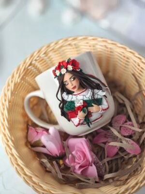 Чаша с фоклорна тематика от полимерна глина " Девойка в носия"