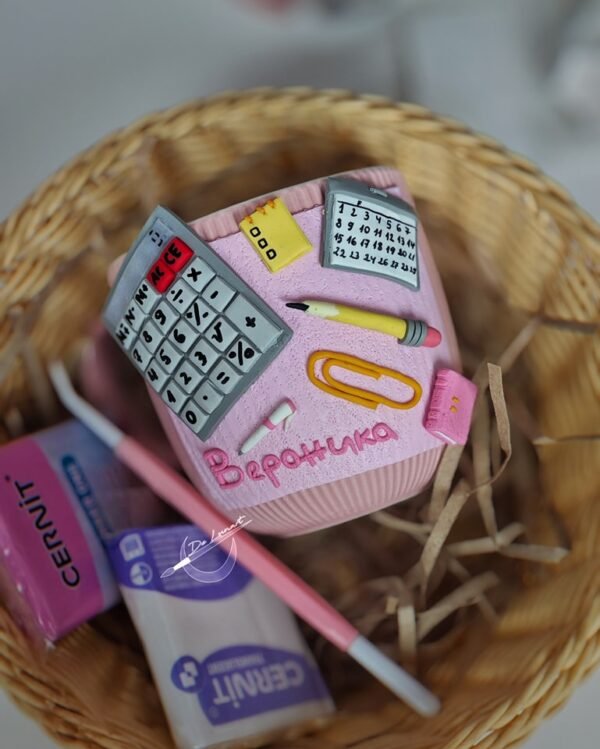 Чаша с  полимерна глина за счетоводител