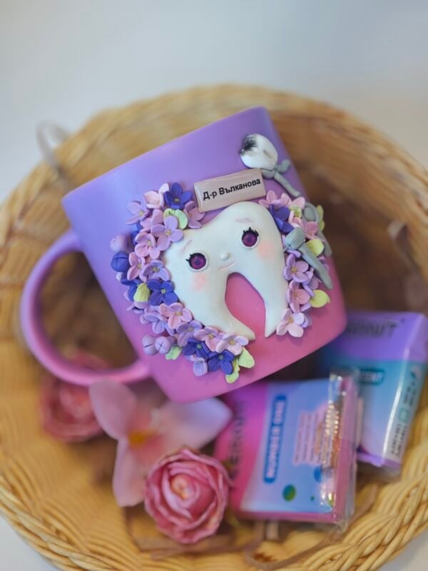 Чаша с декорация от полимерна глина за лекар (Копие) Чаша с декорация от полимерна глина за лекар (Копие)