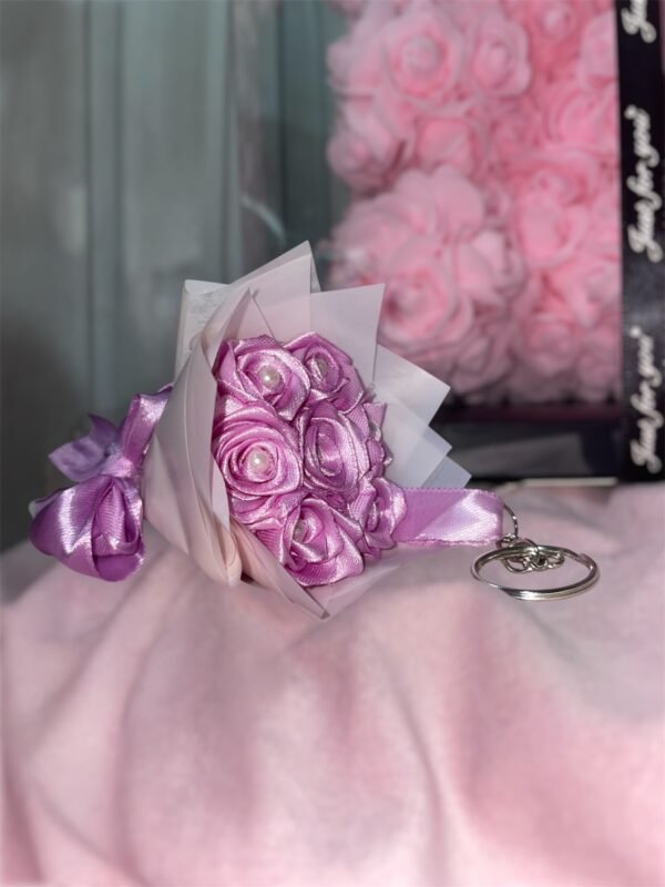 Букет от сатенени рози "Ключодържател" - 7 рози